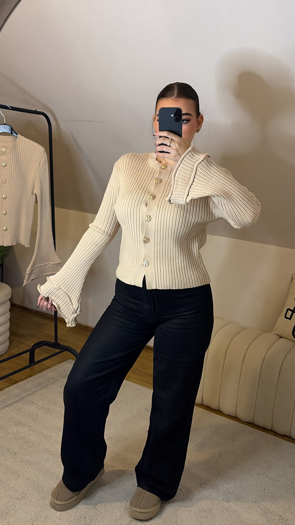 Pull en maille avec bouton dorés