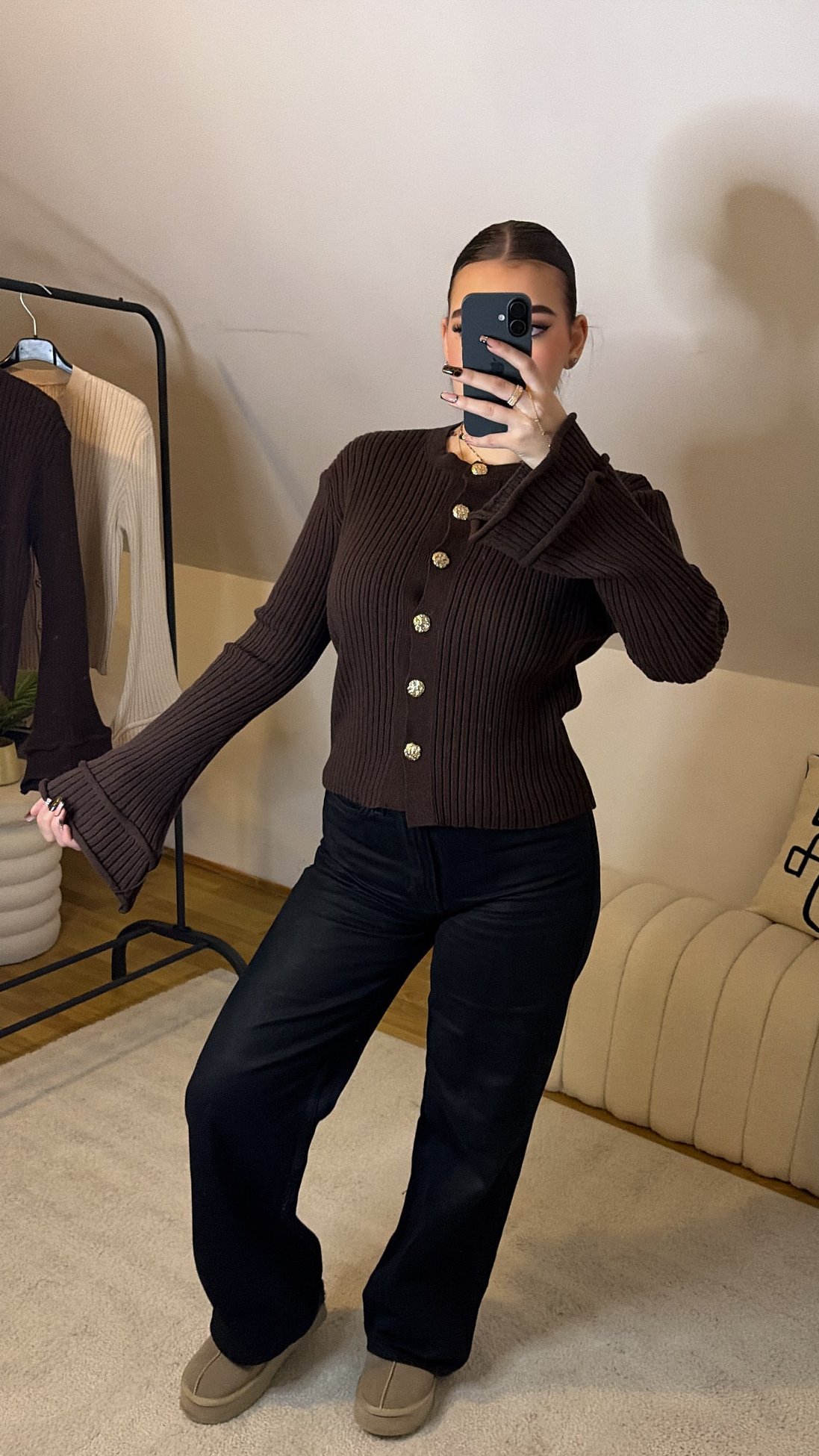 Pull en maille avec bouton dorés